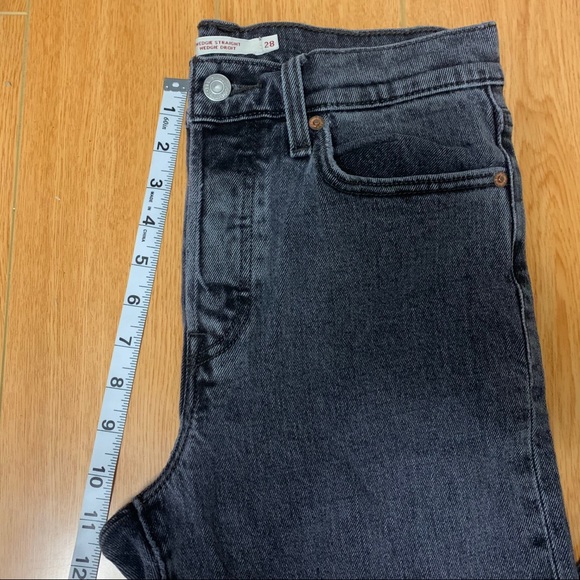 Levi’s Wedgie Fit Jeans - Picture 2 of 3